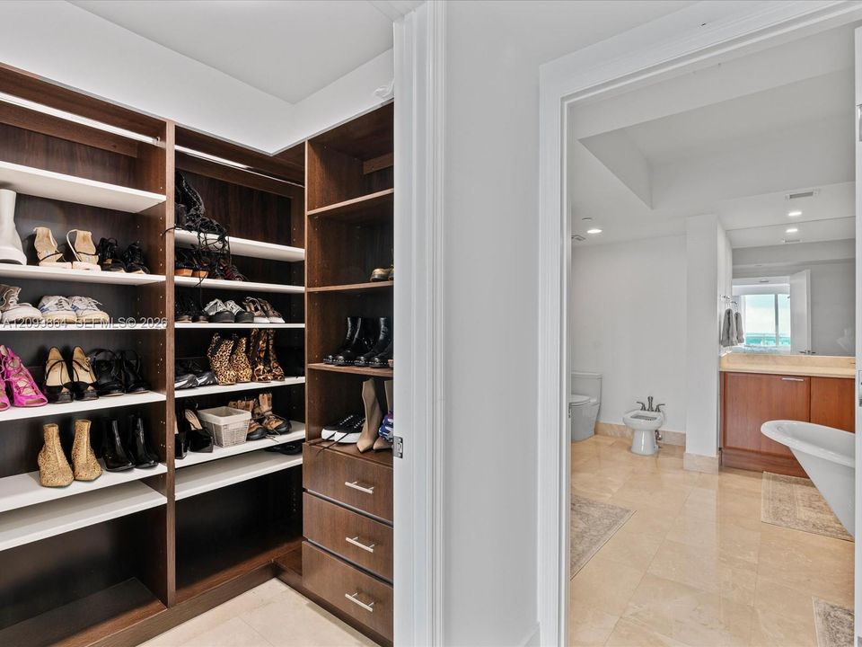 For Sale: $2,150,000 (4 beds, 4 baths, 3530 Square Feet)