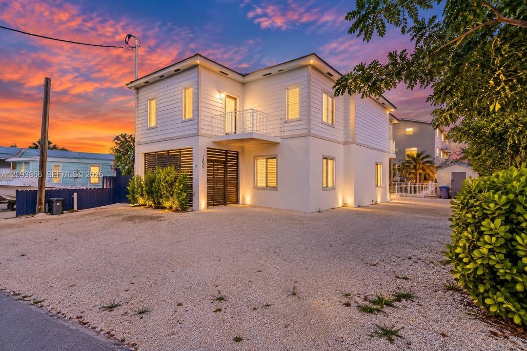For Sale: $1,600,000 (4 beds, 3 baths, 1428 Square Feet)