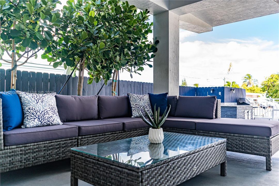 For Sale: $1,600,000 (4 beds, 3 baths, 1428 Square Feet)
