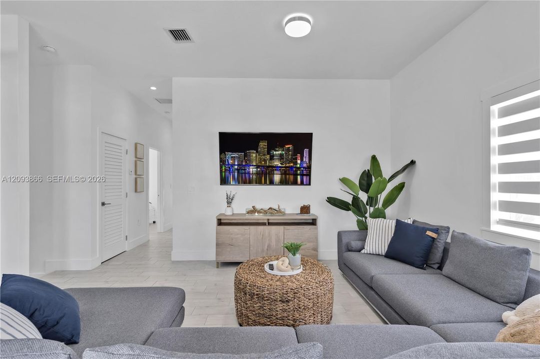 For Sale: $1,600,000 (4 beds, 3 baths, 1428 Square Feet)