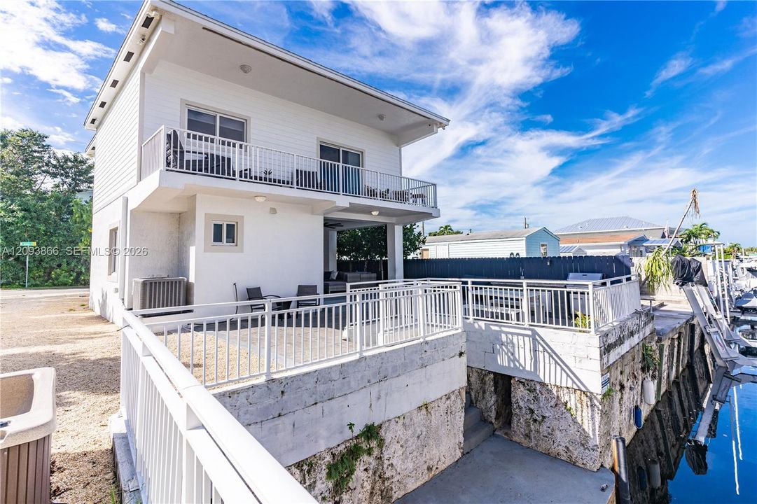 For Sale: $1,600,000 (4 beds, 3 baths, 1428 Square Feet)