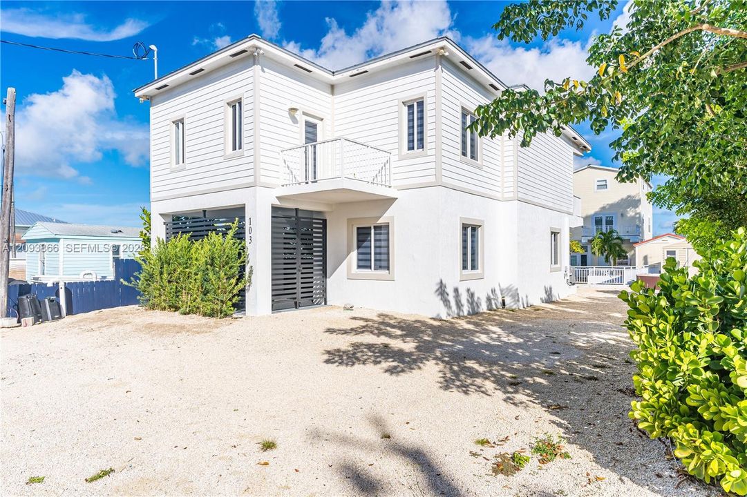 For Sale: $1,600,000 (4 beds, 3 baths, 1428 Square Feet)