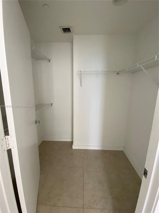 For Rent: $3,050 (1 beds, 1 baths, 963 Square Feet)