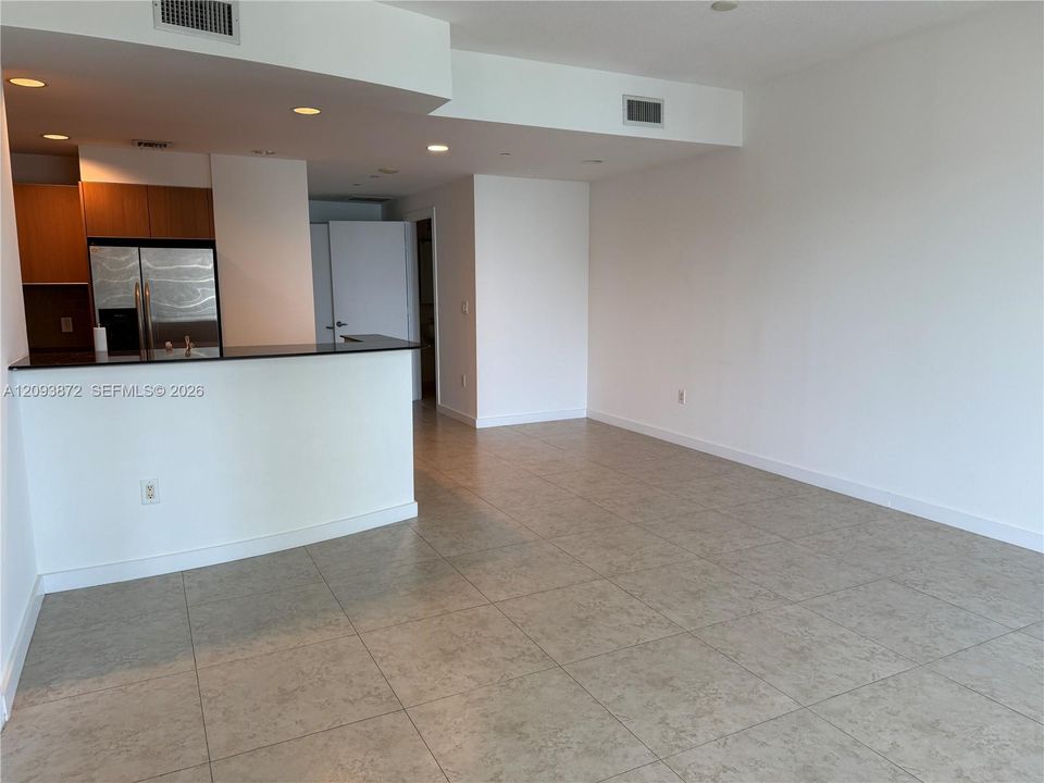 For Rent: $3,050 (1 beds, 1 baths, 963 Square Feet)