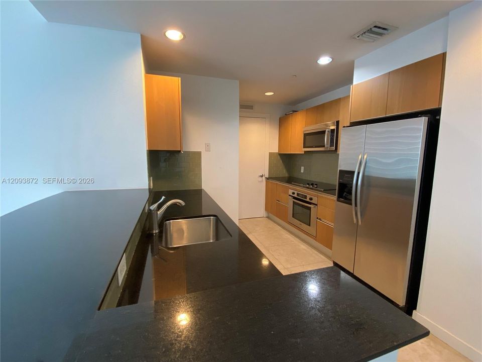 For Rent: $3,050 (1 beds, 1 baths, 963 Square Feet)