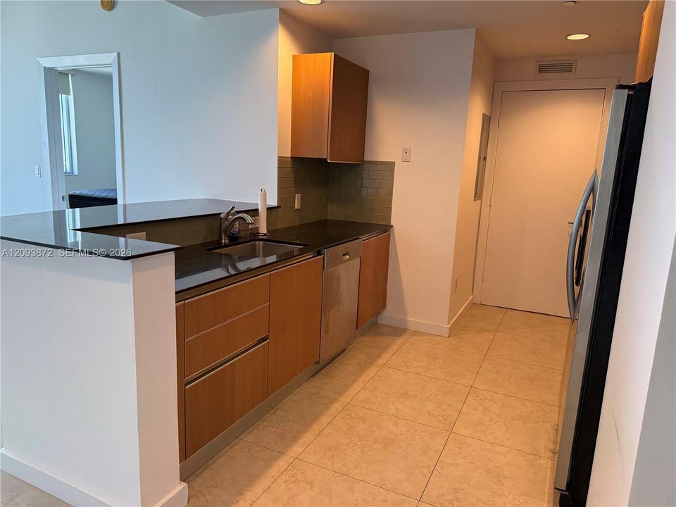For Rent: $3,050 (1 beds, 1 baths, 963 Square Feet)