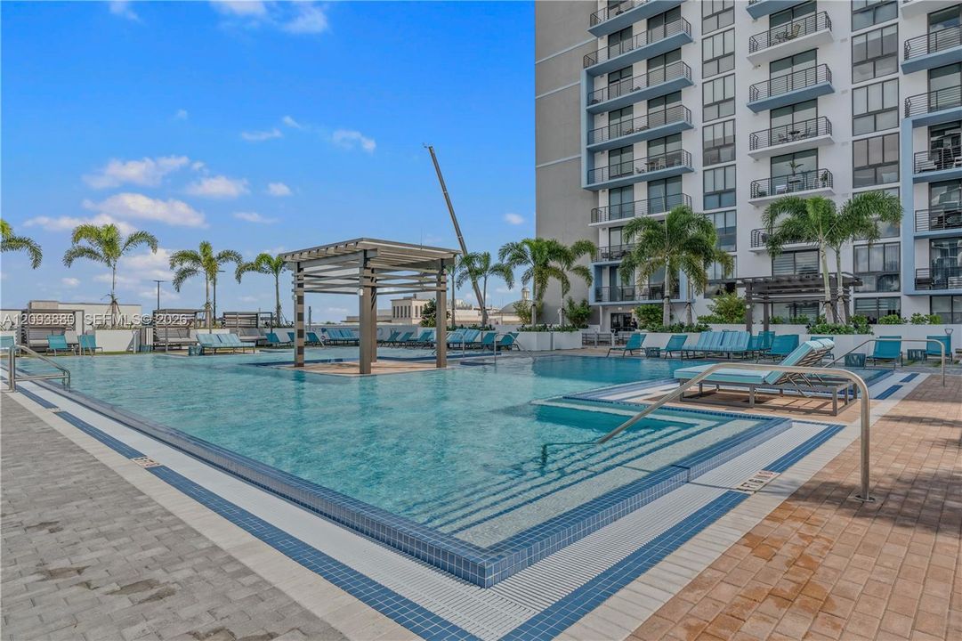 For Rent: $4,000 (2 beds, 2 baths, 1024 Square Feet)