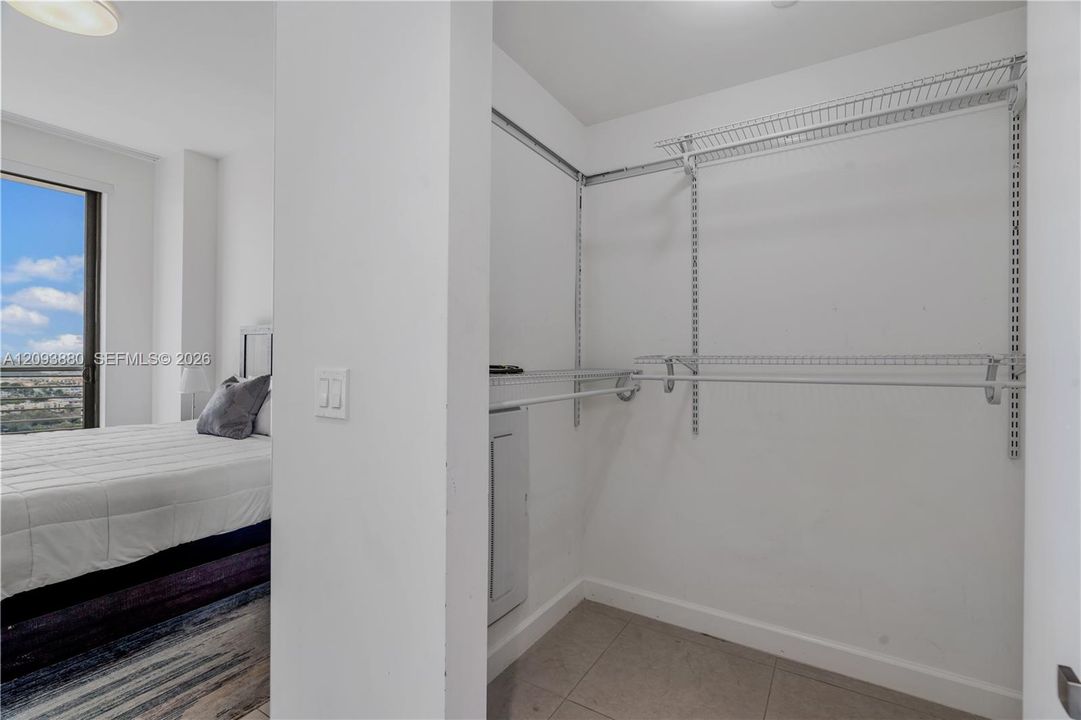 For Rent: $4,000 (2 beds, 2 baths, 1024 Square Feet)