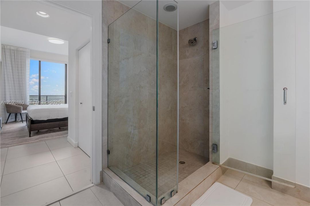For Rent: $4,000 (2 beds, 2 baths, 1024 Square Feet)