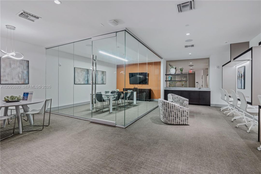 For Rent: $4,000 (2 beds, 2 baths, 1024 Square Feet)