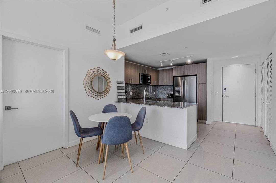 For Rent: $4,000 (2 beds, 2 baths, 1024 Square Feet)
