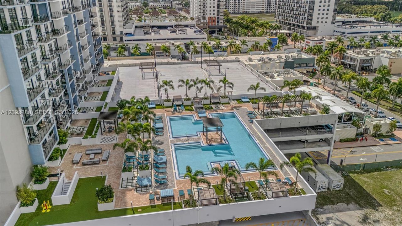 For Rent: $4,000 (2 beds, 2 baths, 1024 Square Feet)
