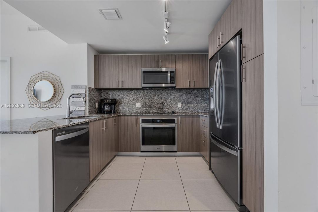 For Rent: $4,000 (2 beds, 2 baths, 1024 Square Feet)