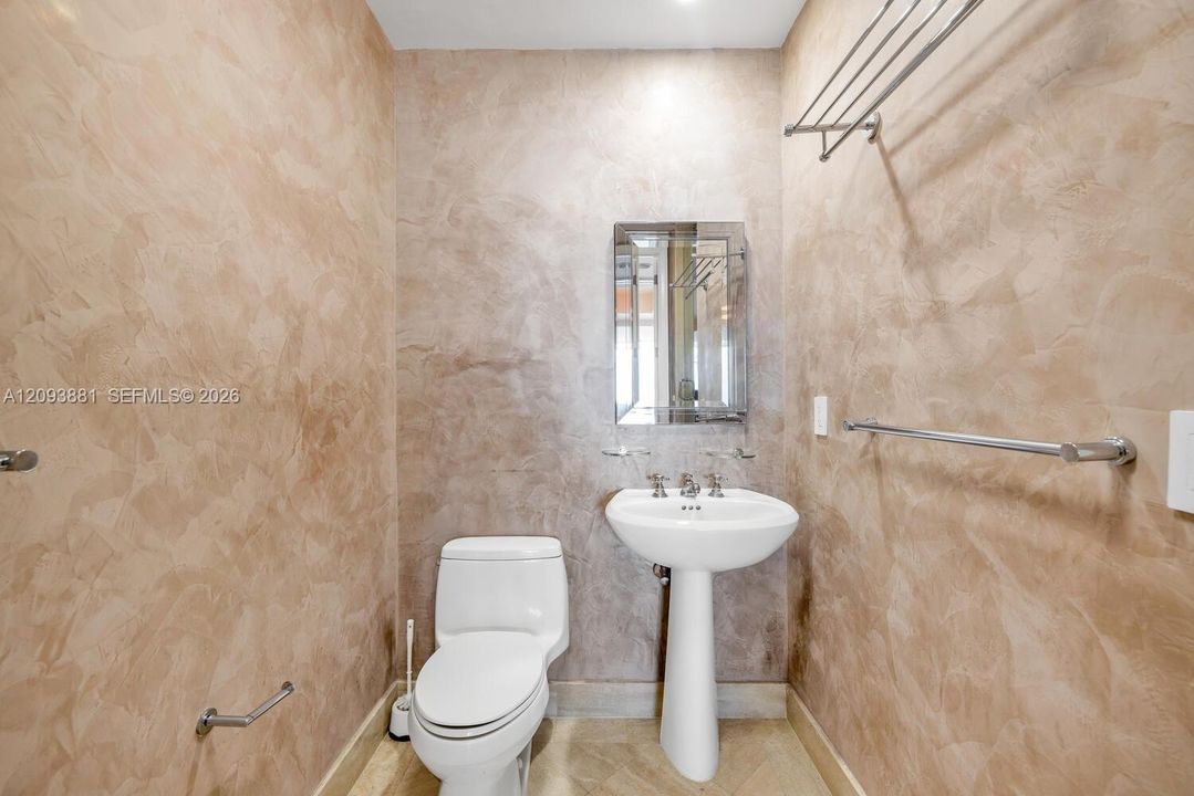 В аренду: $11,900 (1 спален, 1 ванн, 1365 Квадратных фут)