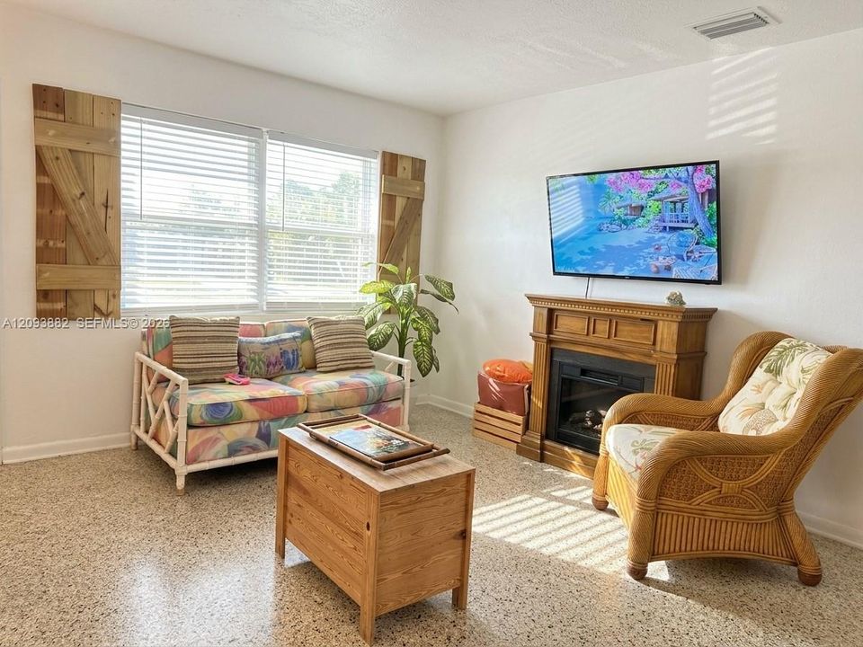 En Venta: $373,000 (2 camas, 2 baños, 924 Pies cuadrados)