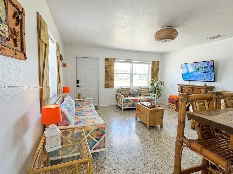 En Venta: $373,000 (2 camas, 2 baños, 924 Pies cuadrados)