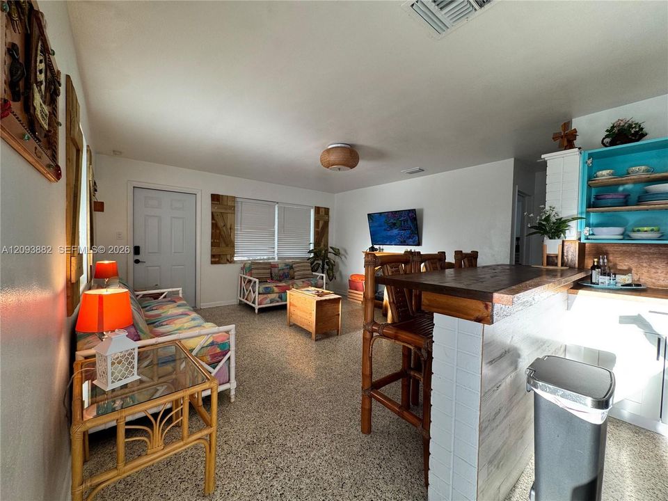 En Venta: $373,000 (2 camas, 2 baños, 924 Pies cuadrados)