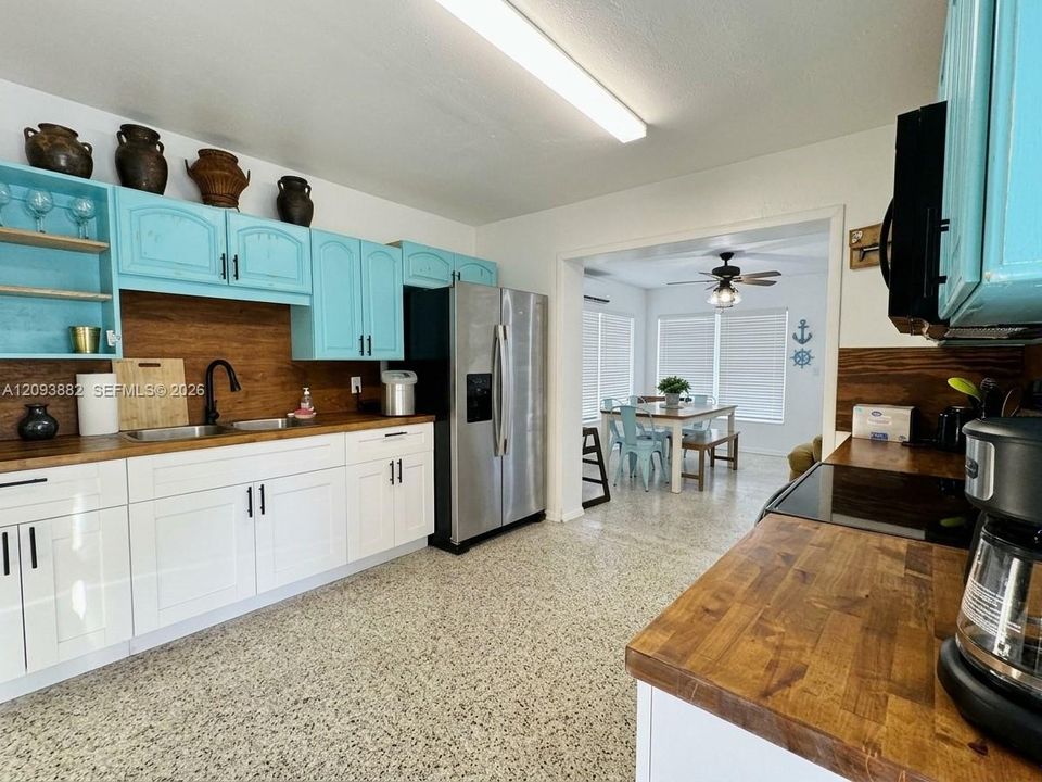 En Venta: $373,000 (2 camas, 2 baños, 924 Pies cuadrados)