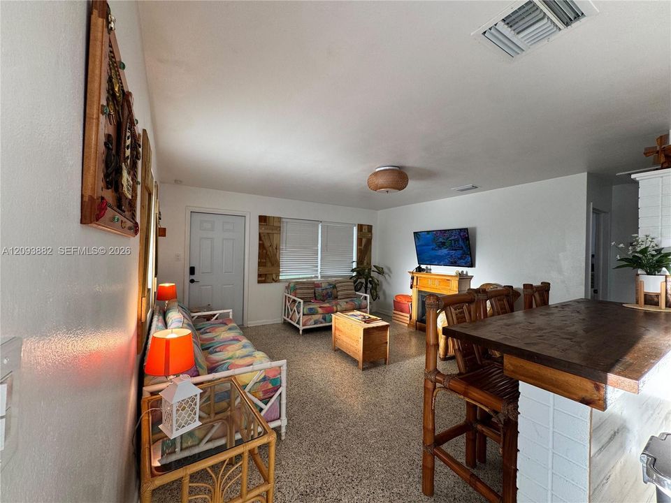 En Venta: $373,000 (2 camas, 2 baños, 924 Pies cuadrados)