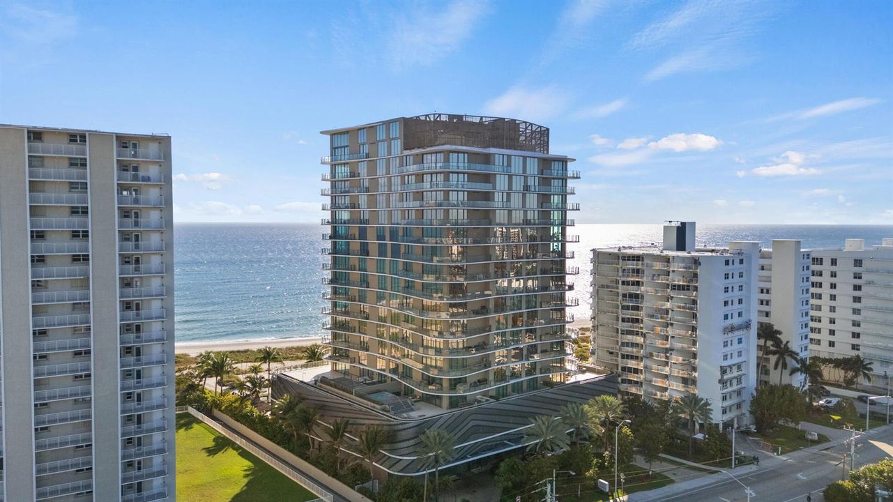 Direct Ocean View W/ Wrap-Around Balcony