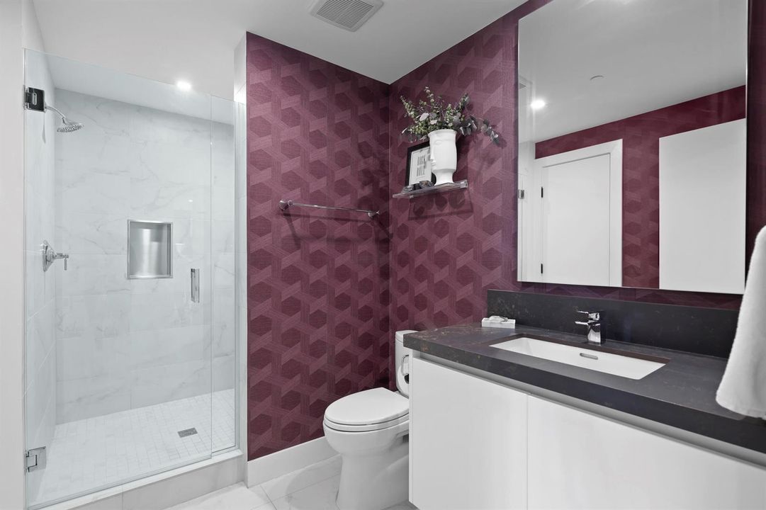 Guest Bathroom 4