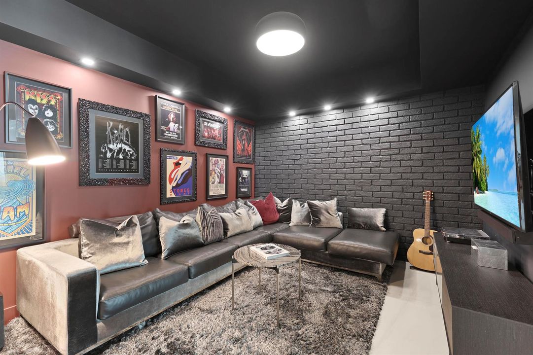 Den or Bedroom 4