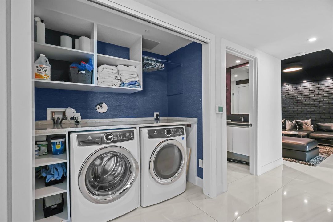 Full size Laundry W/ Storage