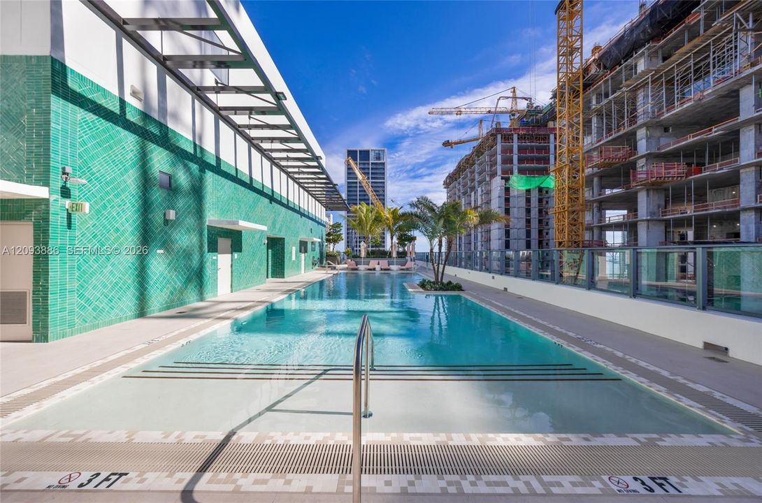For Sale: $640,000 (1 beds, 1 baths, 522 Square Feet)
