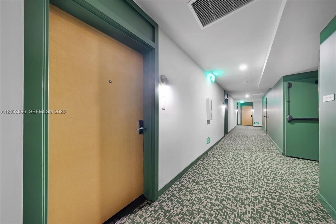 For Sale: $640,000 (1 beds, 1 baths, 522 Square Feet)