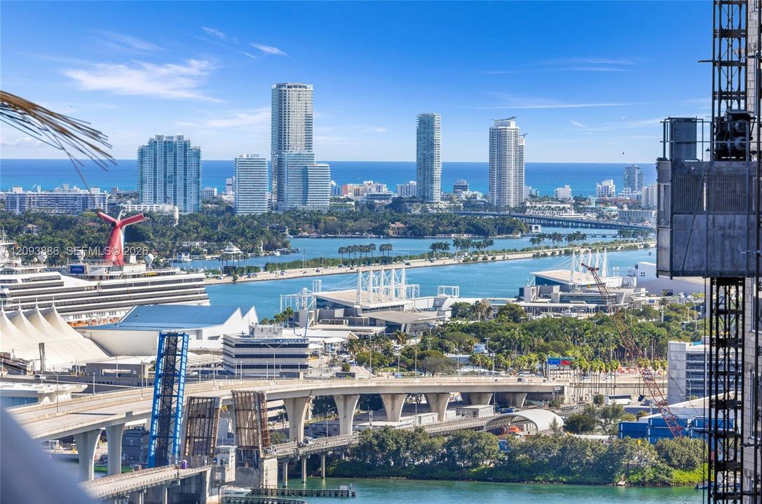For Sale: $640,000 (1 beds, 1 baths, 522 Square Feet)