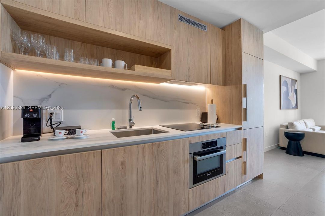 For Sale: $640,000 (1 beds, 1 baths, 522 Square Feet)