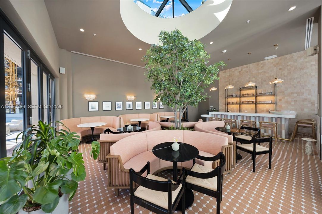 For Sale: $640,000 (1 beds, 1 baths, 522 Square Feet)
