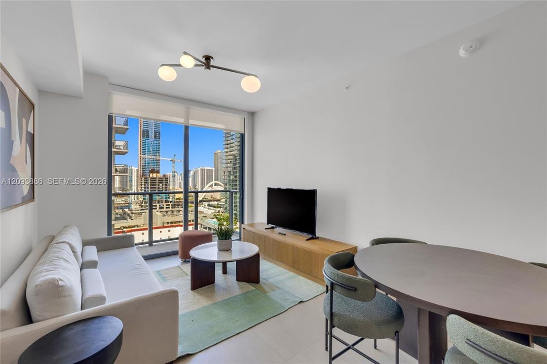 For Sale: $640,000 (1 beds, 1 baths, 522 Square Feet)