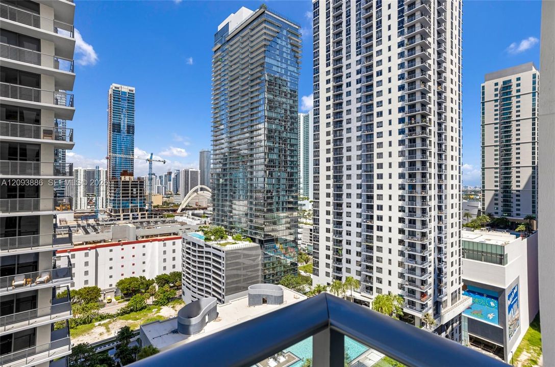 For Sale: $640,000 (1 beds, 1 baths, 522 Square Feet)
