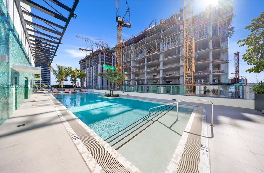 For Sale: $640,000 (1 beds, 1 baths, 522 Square Feet)