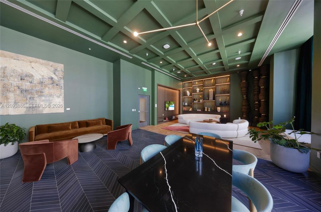 For Sale: $640,000 (1 beds, 1 baths, 522 Square Feet)