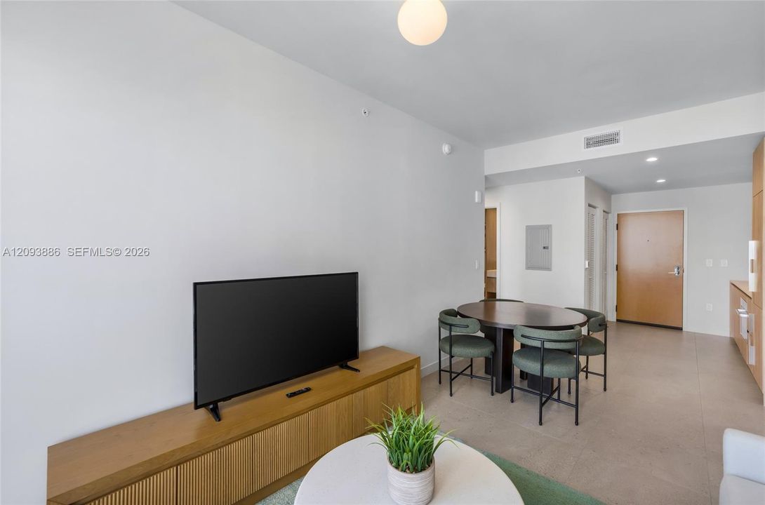 For Sale: $640,000 (1 beds, 1 baths, 522 Square Feet)