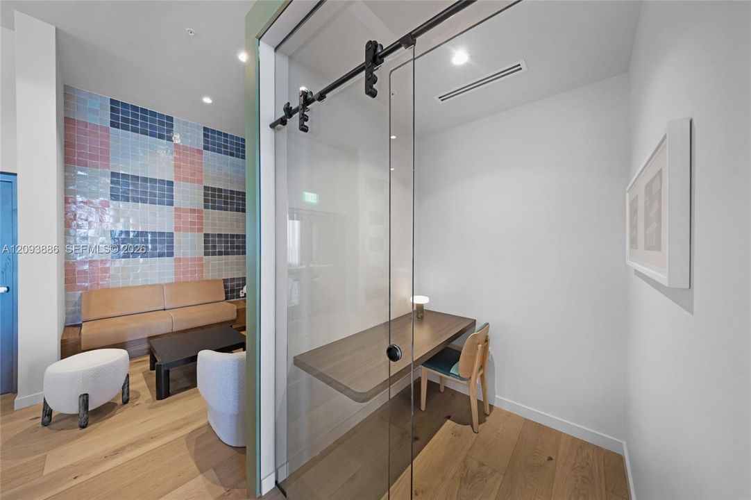 For Sale: $640,000 (1 beds, 1 baths, 522 Square Feet)