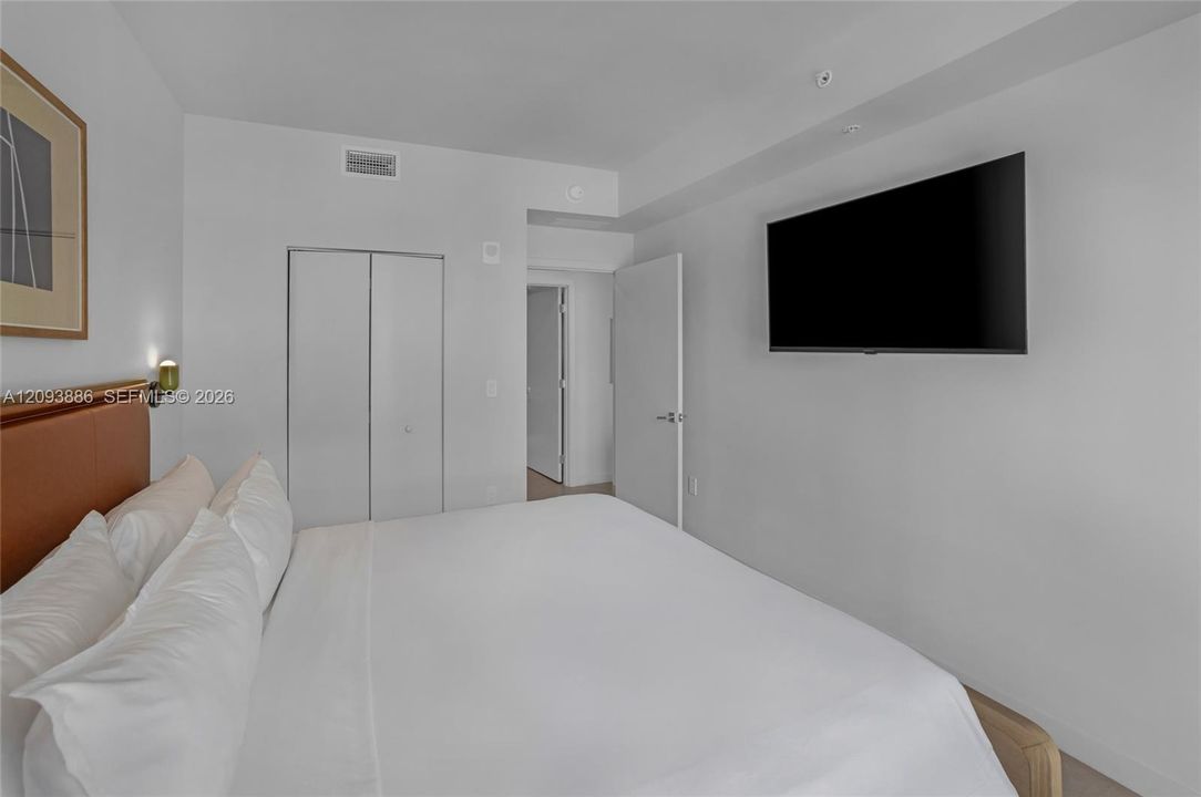 For Sale: $640,000 (1 beds, 1 baths, 522 Square Feet)