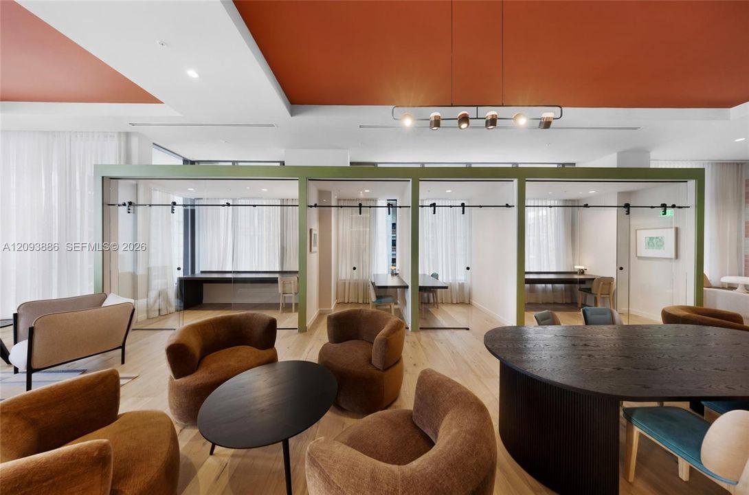 For Sale: $640,000 (1 beds, 1 baths, 522 Square Feet)