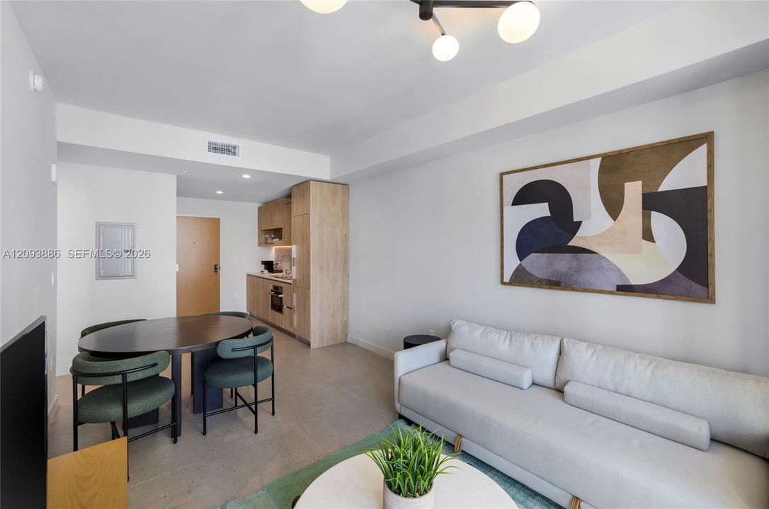 For Sale: $640,000 (1 beds, 1 baths, 522 Square Feet)