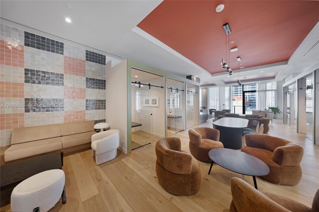For Sale: $640,000 (1 beds, 1 baths, 522 Square Feet)
