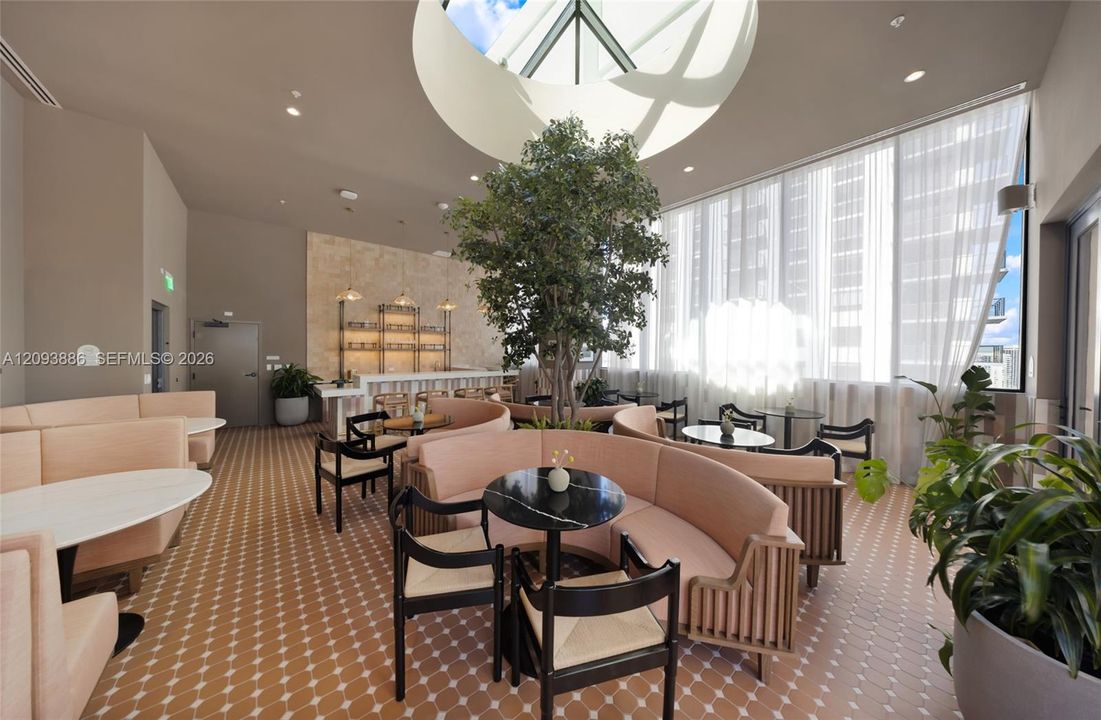 For Sale: $640,000 (1 beds, 1 baths, 522 Square Feet)