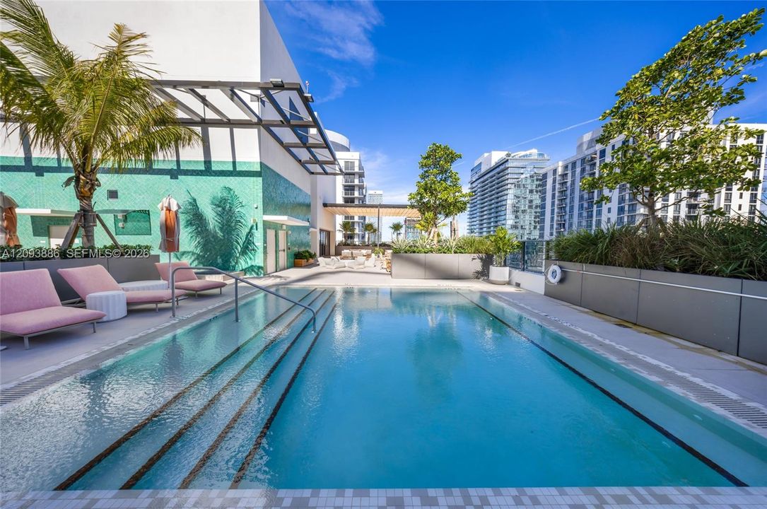 For Sale: $640,000 (1 beds, 1 baths, 522 Square Feet)