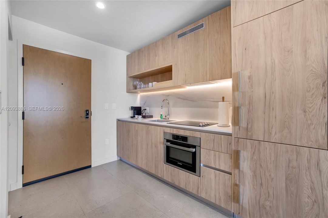 For Sale: $640,000 (1 beds, 1 baths, 522 Square Feet)