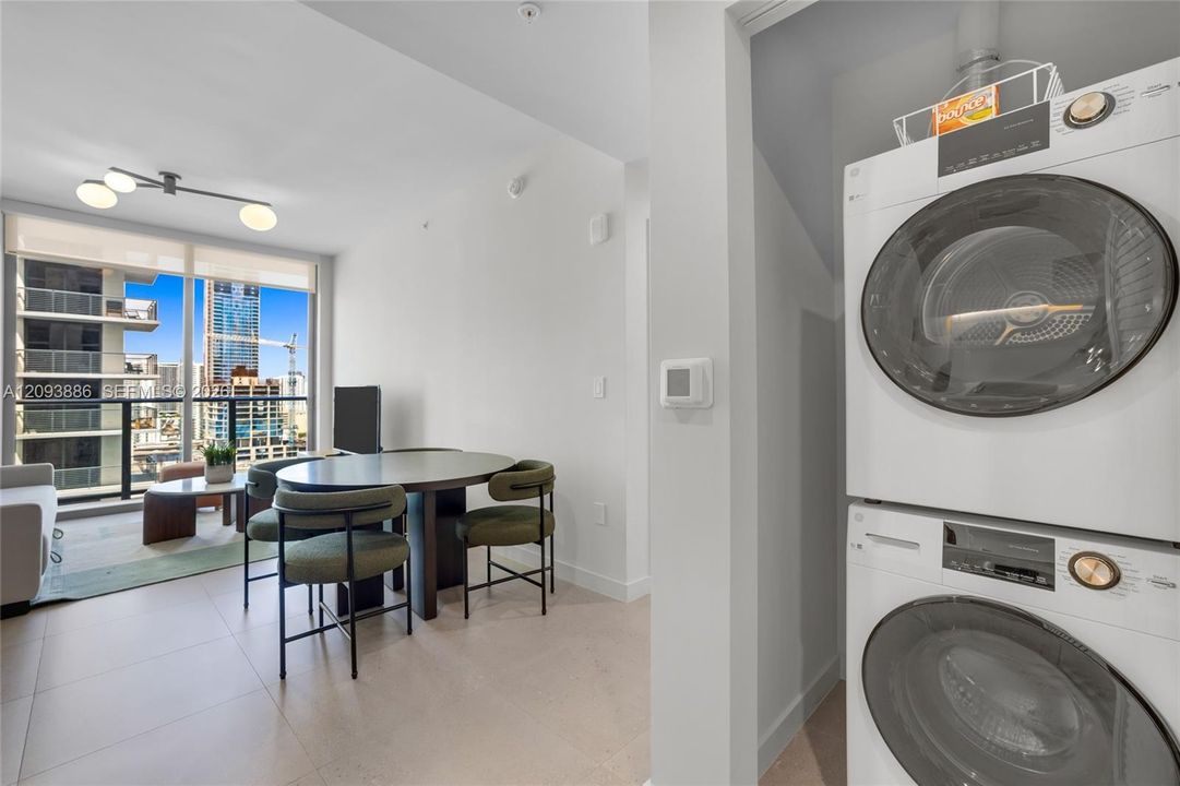 For Sale: $640,000 (1 beds, 1 baths, 522 Square Feet)