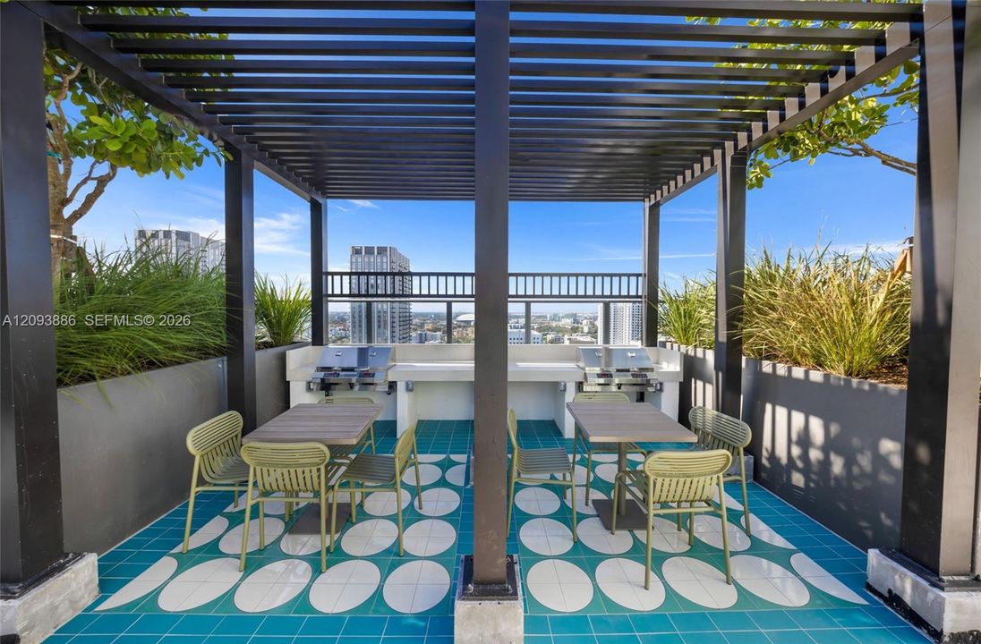 For Sale: $640,000 (1 beds, 1 baths, 522 Square Feet)