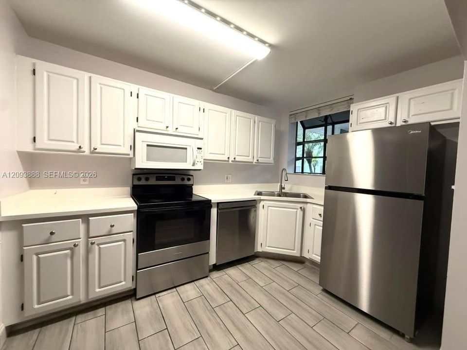 В аренду: $2,290 (2 спален, 2 ванн, 916 Квадратных фут)