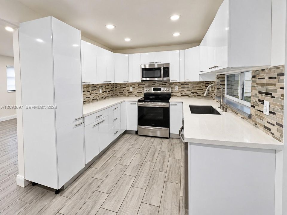 В аренду: $3,995 (3 спален, 2 ванн, 1540 Квадратных фут)