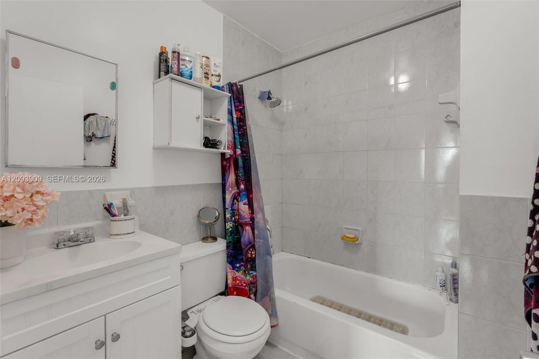 На продажу: $480,000 (4 спален, 2 ванн, 1796 Квадратных фут)